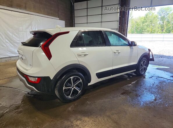 KNDCP3LE0T5319942 2026 KIA NIRO White Tył prawy