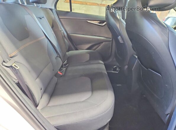 KNDCP3LE0T5319942 2026 KIA NIRO White Widok wnętrza z tyłu