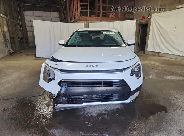 KNDCP3LE0T5319942 2026 KIA NIRO White Widok wnętrza 360 stopni