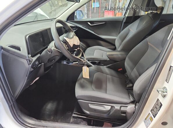 KNDCP3LE0T5319942 2026 KIA NIRO White 