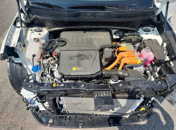 KNDCP3LE1T5323613 2026 KIA NIRO White Вид задньої частини салону