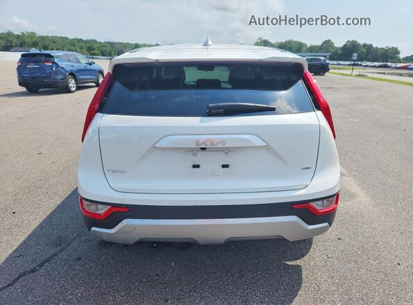 KNDCP3LE1T5323613 2026 KIA NIRO White Вид ззаду