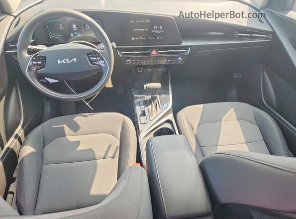 KNDCP3LE1T5323613 2026 KIA NIRO White Вид панелі приладів
