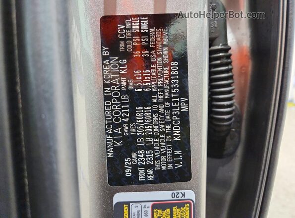 KNDCP3LE1T5331808 2026 KIA NIRO Silver VIN կոդի պիտակի տեսք