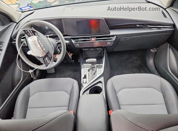KNDCP3LE3T5346911 2026 KIA NIRO Серый Вид панели приборов