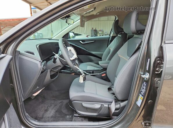 KNDCP3LE3T5346911 2026 KIA NIRO Серый Вид салона спереди