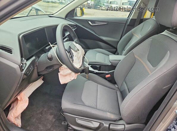 KNDCP3LE4T5318129 2026 KIA NIRO Gray Սալոնի դիմացի տեսք