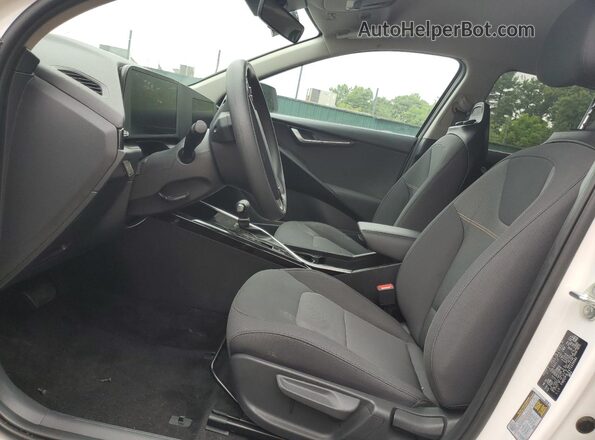 KNDCP3LE4T5325081 2026 KIA NIRO White 