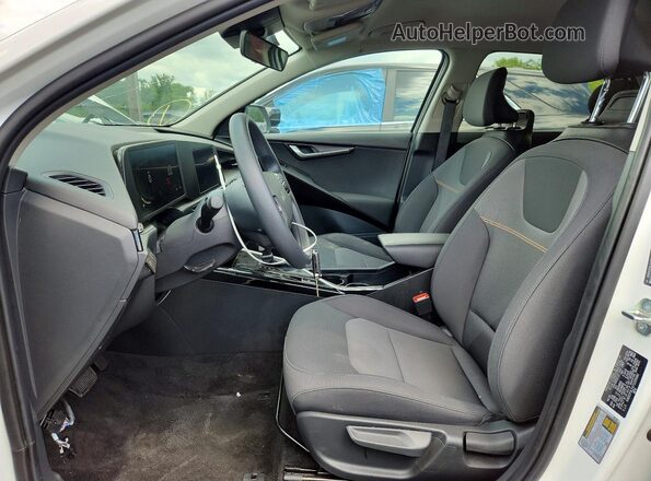 KNDCP3LE4T5325081 2026 KIA NIRO White Սալոնի դիմացի տեսք