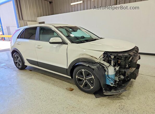 KNDCP3LE4T5328093 2026 KIA NIRO White Delantero derecho