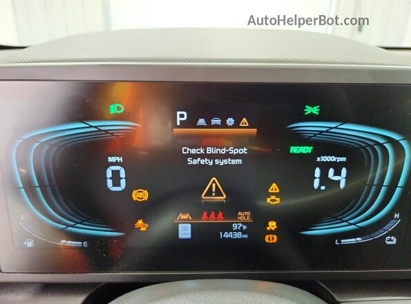 KNDCP3LE4T5328093 2026 KIA NIRO White Vista del cuadro de instrumentos