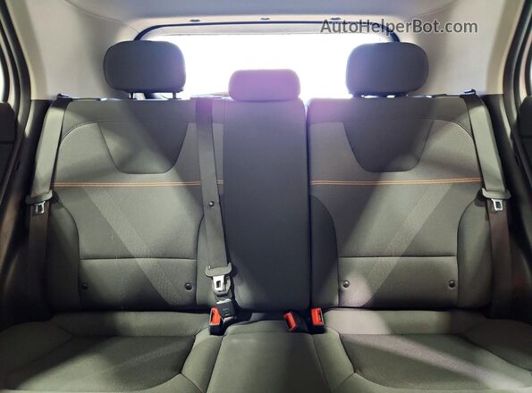 KNDCP3LE4T5328093 2026 KIA NIRO White Vista de los asientos traseros