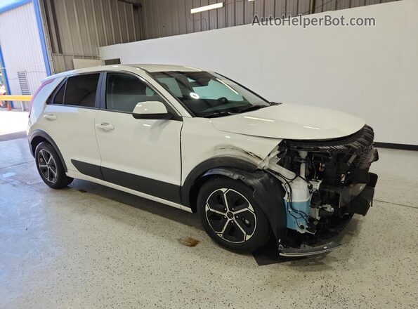 KNDCP3LE4T5328093 2026 KIA NIRO White 