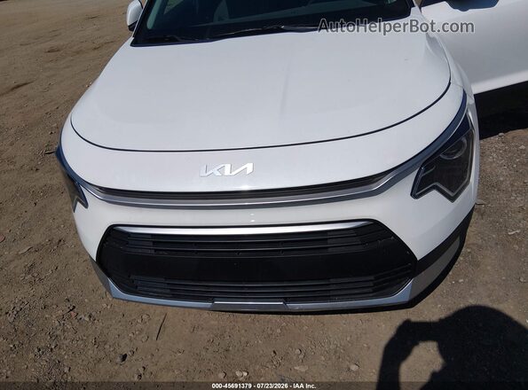 KNDCP3LE5R5121379 2024 KIA NIRO Белый Вид спереди