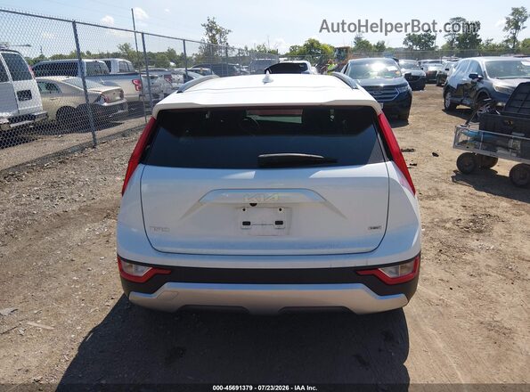 KNDCP3LE5R5121379 2024 KIA NIRO Белый 