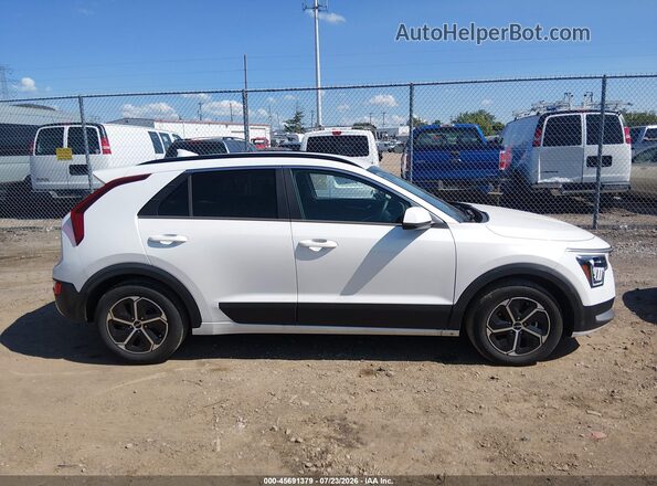 KNDCP3LE5R5121379 2024 KIA NIRO Белый Вид задней части салона