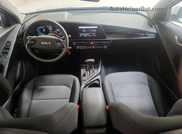 KNDCP3LE5T5318575 2026 KIA NIRO Белый Вид панели приборов