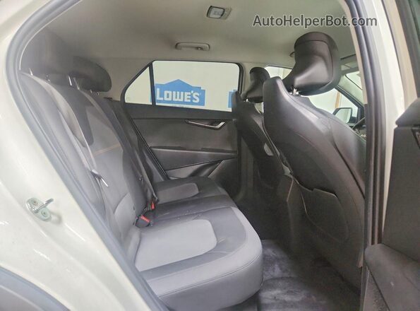 KNDCP3LE5T5318575 2026 KIA NIRO Белый Вид задней части салона