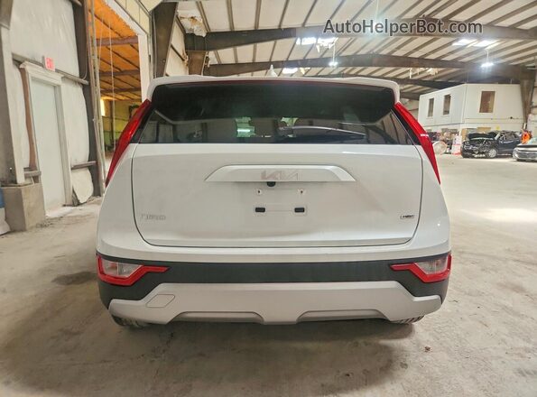 KNDCP3LE5T5318575 2026 KIA NIRO Белый Вид сзади