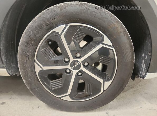KNDCP3LE5T5318575 2026 KIA NIRO Белый 