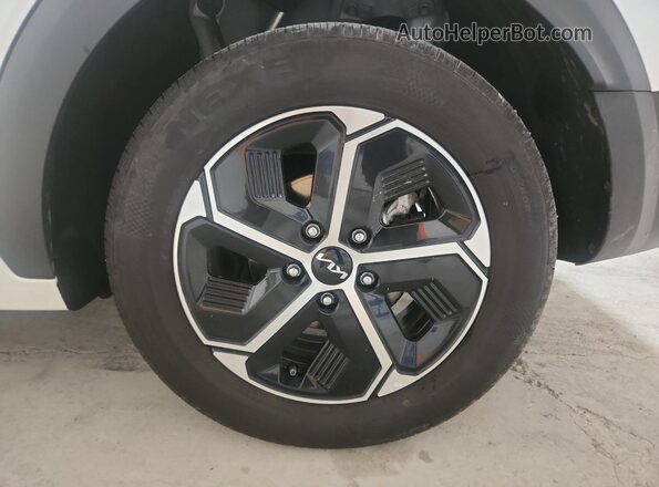 KNDCP3LE5T5318575 2026 KIA NIRO Белый 