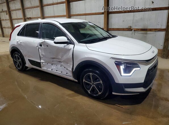 KNDCP3LE5T5318592 2026 KIA NIRO White Delantero derecho
