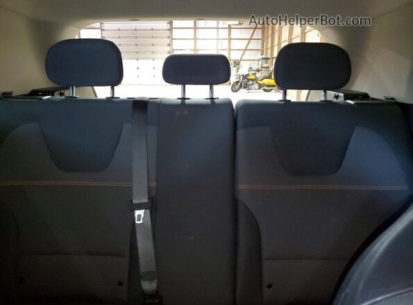 KNDCP3LE5T5318592 2026 KIA NIRO White Vista de los asientos traseros