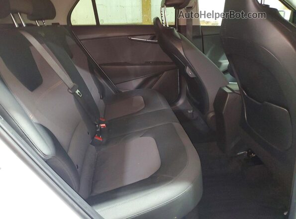 KNDCP3LE5T5318592 2026 KIA NIRO White Vista interior trasera