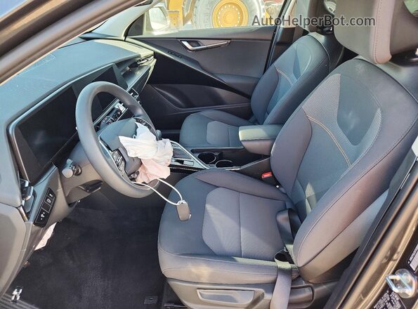 KNDCP3LE5T5320276 2026 KIA NIRO Black Սալոնի դիմացի տեսք