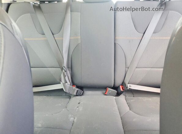 KNDCP3LE5T5330497 2026 KIA NIRO White Vista de los asientos traseros