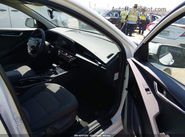 KNDCP3LE5T5330497 2026 KIA NIRO White Սալոնի դիմացի տեսք