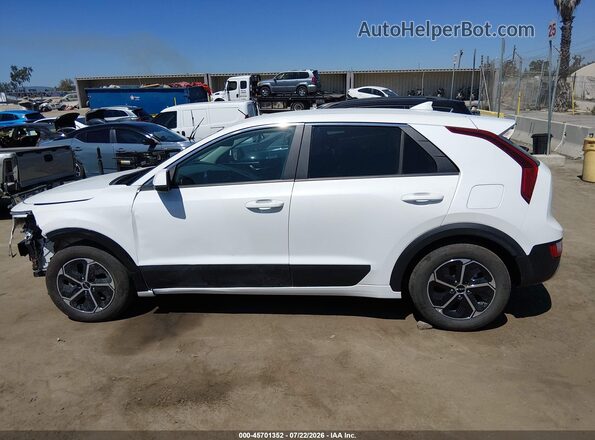 KNDCP3LE5T5330497 2026 KIA NIRO White Սալոնի 360 աստիճան տեսք