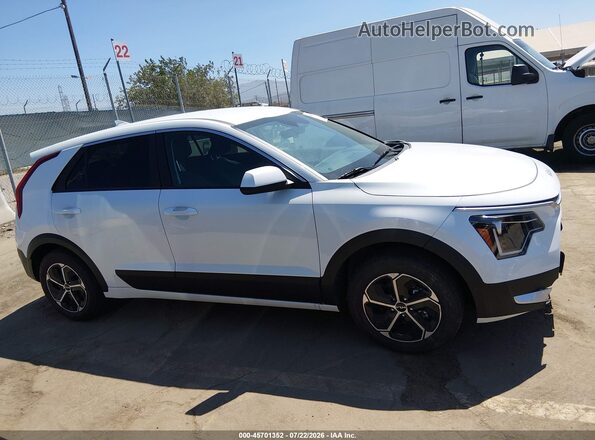 KNDCP3LE5T5330497 2026 KIA NIRO White Սալոնի հետևի տեսք