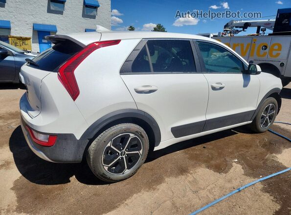 KNDCP3LE6T5322781 2026 KIA NIRO White უკანა მარჯვენა