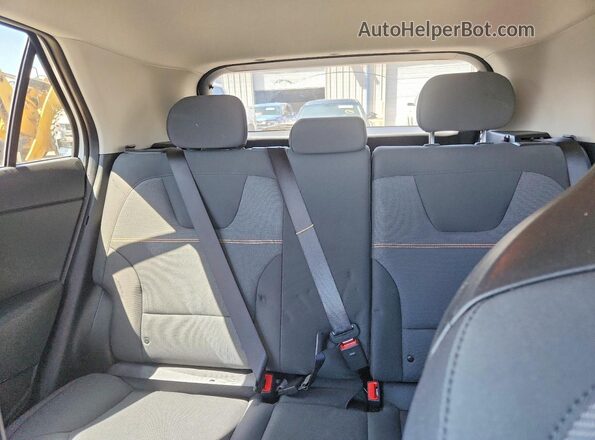 KNDCP3LE6T5322781 2026 KIA NIRO White უკანა სავარძლების ხედი