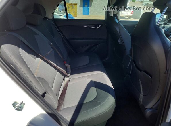 KNDCP3LE6T5322781 2026 KIA NIRO White უკანა სალონის ხედი