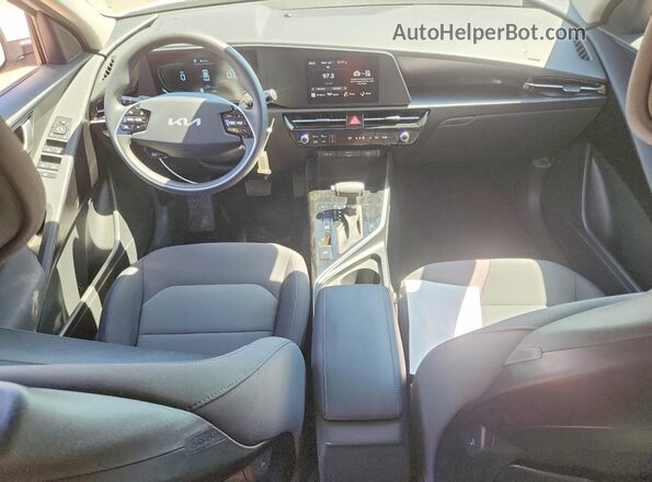 KNDCP3LE6T5322781 2026 KIA NIRO White წინა პანელის ხედი