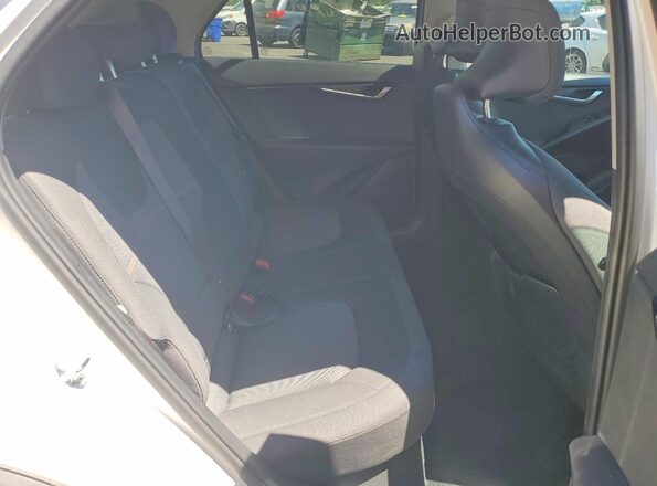 KNDCP3LE6T5339077 2026 KIA NIRO White Հետևի նստատեղերի տեսք