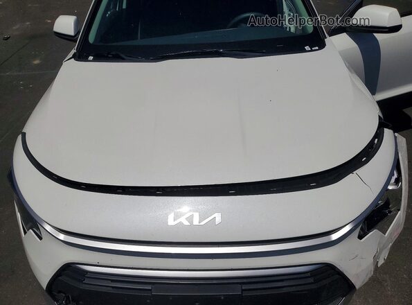 KNDCP3LE6T5339077 2026 KIA NIRO White Սալոնի հետևի տեսք