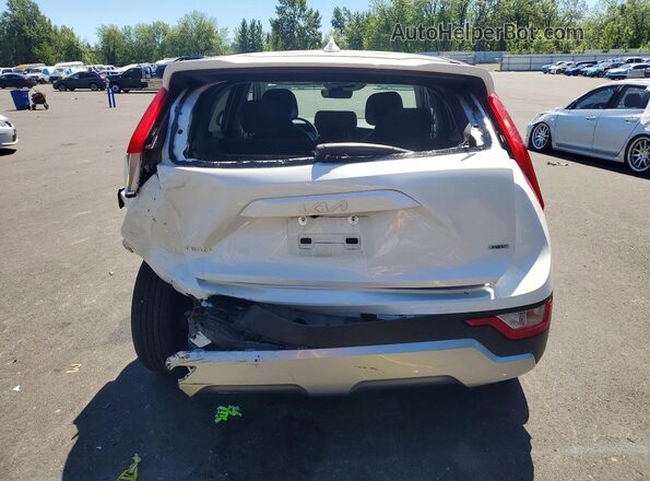 KNDCP3LE6T5339077 2026 KIA NIRO White Հետևի տեսք