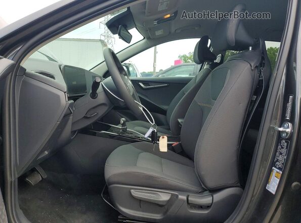 KNDCP3LE7T5316553 2026 KIA NIRO Gray Widok wnętrza z przodu