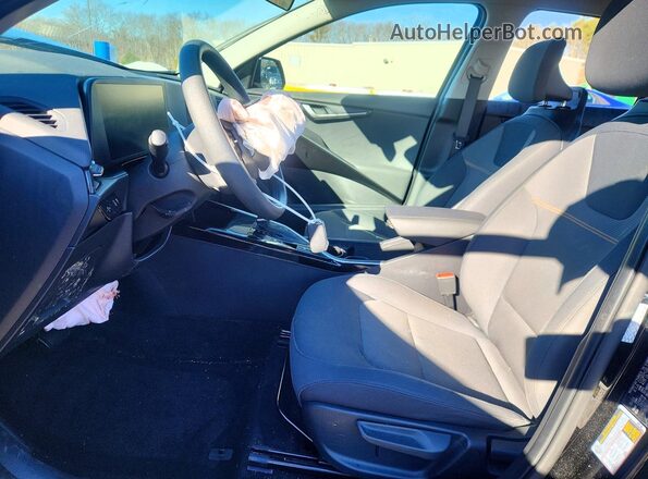 KNDCP3LE8R5147488 2024 KIA NIRO Black Front interior view