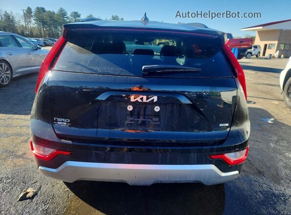 KNDCP3LE8R5147488 2024 KIA NIRO Black Rear view