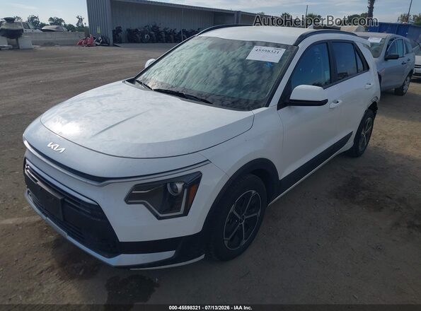 KNDCP3LE9R5146981 2024 KIA NIRO Белый Передняя левая четверть