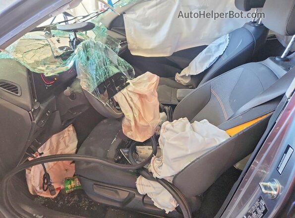 KNDCP3LE9T5324136 2026 KIA NIRO Gray Widok wnętrza z przodu