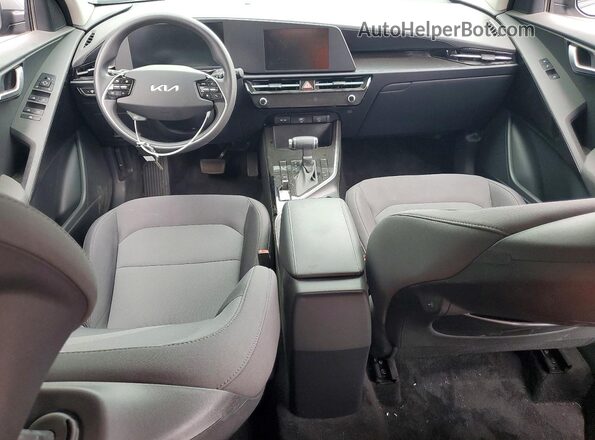 KNDCP3LEXT5359588 2026 KIA NIRO Silver Առջևի վահանակի տեսք