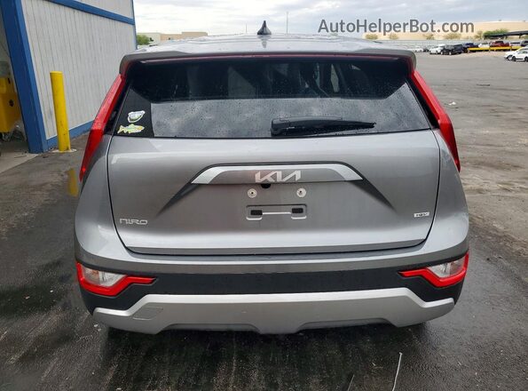 KNDCP3LEXT5359588 2026 KIA NIRO Silver Հետևի տեսք