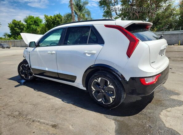 KNDCR3L11P5026693 2023 KIA NIRO White Trasero izquierdo