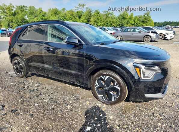 KNDCR3L12P5024709 2023 KIA NIRO Black 360 interior view