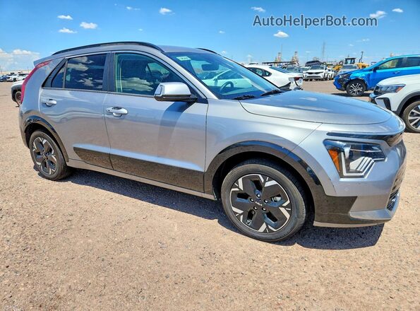 KNDCR3L12R5111044 2024 KIA NIRO Gray Front right
